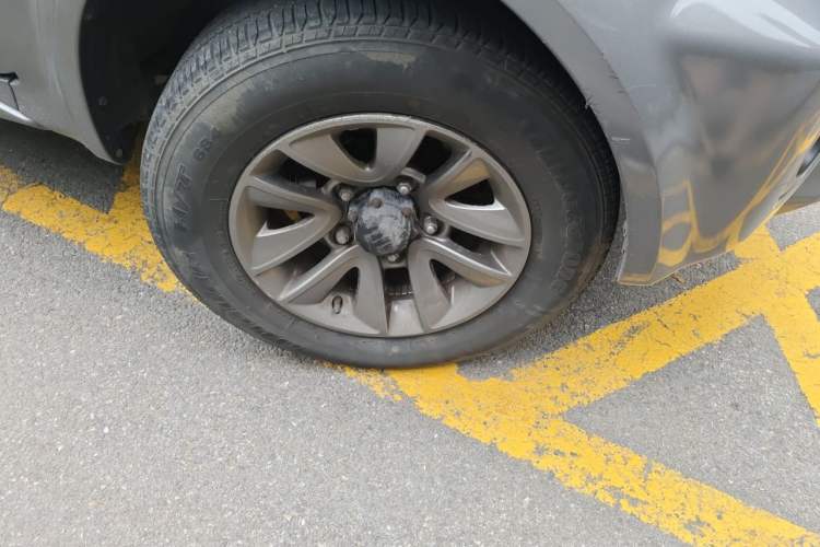 Used Suzuki Jimny 2015 1.3 AT Mode3 Navigation Edition Right Front Wheel Hub