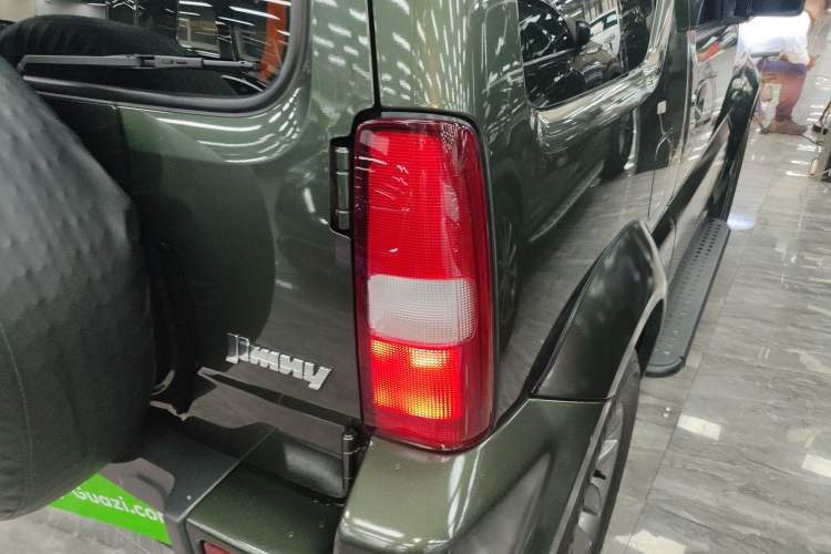 Used Suzuki Jimny 2015 1.3L AT JLX Navigation Edition Right Rear Taillight