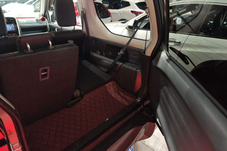 Used Suzuki Jimny 2015 1.3 AT Mode3 Navigation Edition Trunk