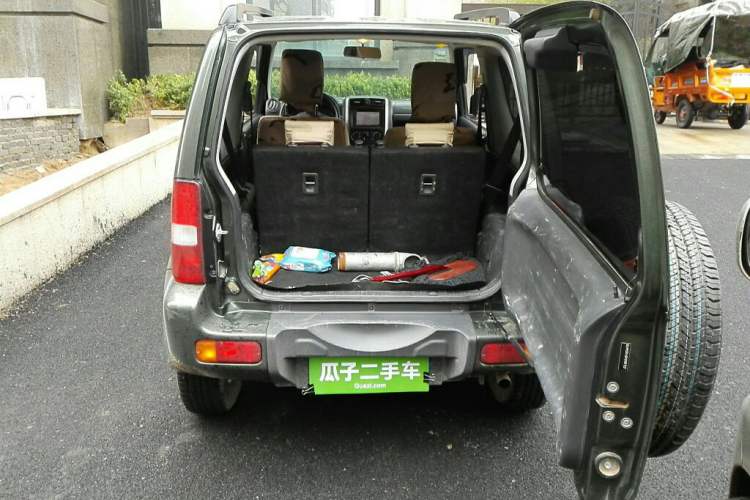 Used Suzuki Jimny 2015 1.3 MT JLX Navigation Edition Trunk
