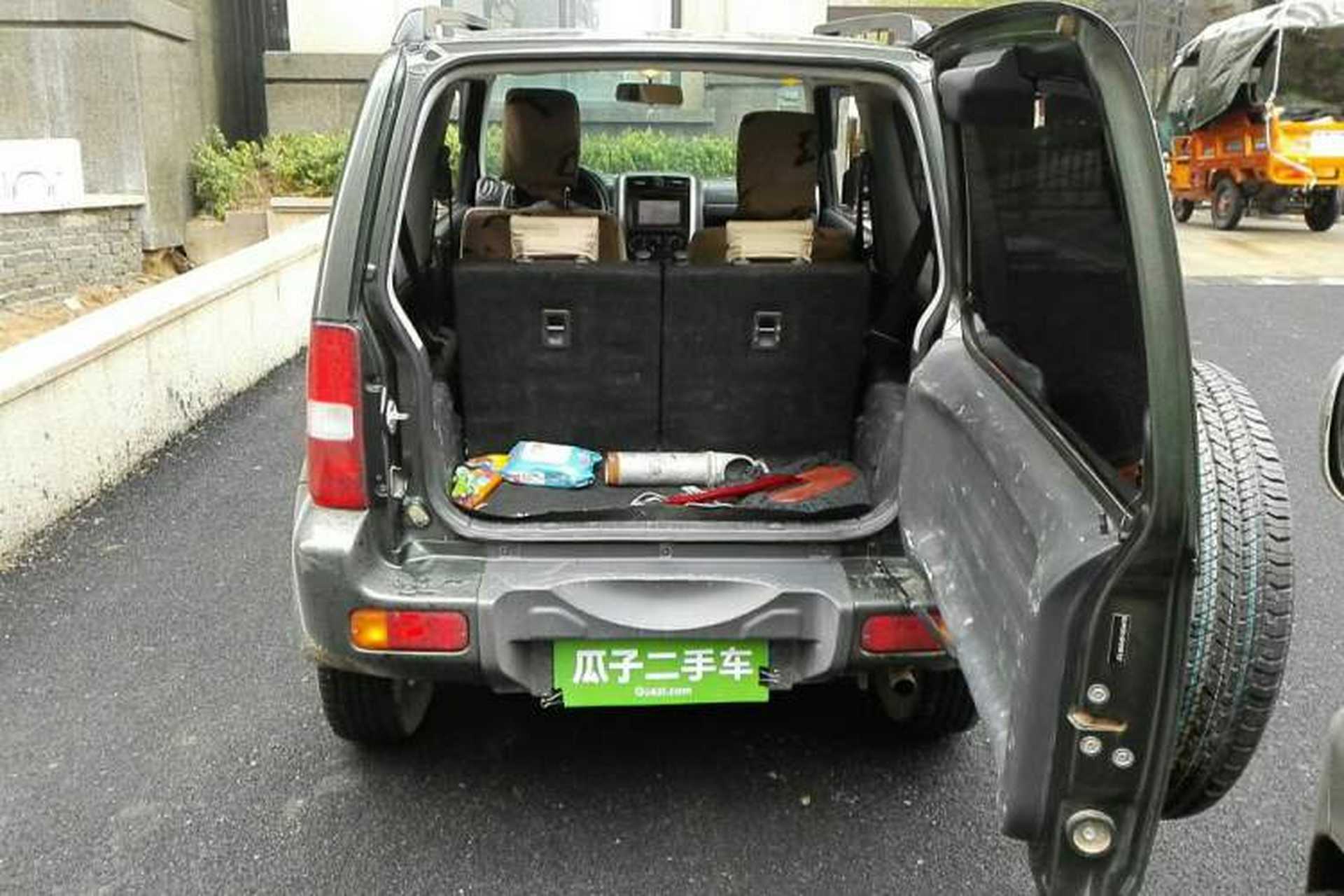 Used Suzuki Jimny 2015 1.3 MT JLX Navigation Edition Trunk