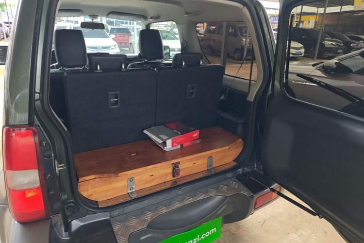Used Suzuki Jimny 2015 1.3 AT Mode3 Navigation Edition Trunk