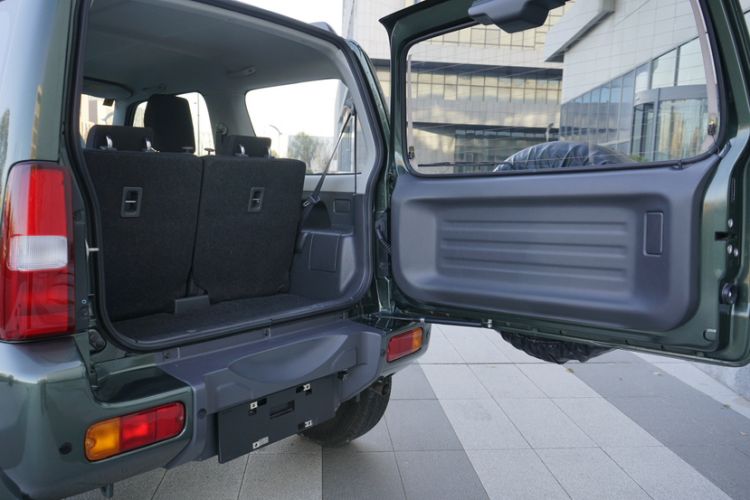 Used Suzuki Jimny 2015 1.3 AT JLX Trunk