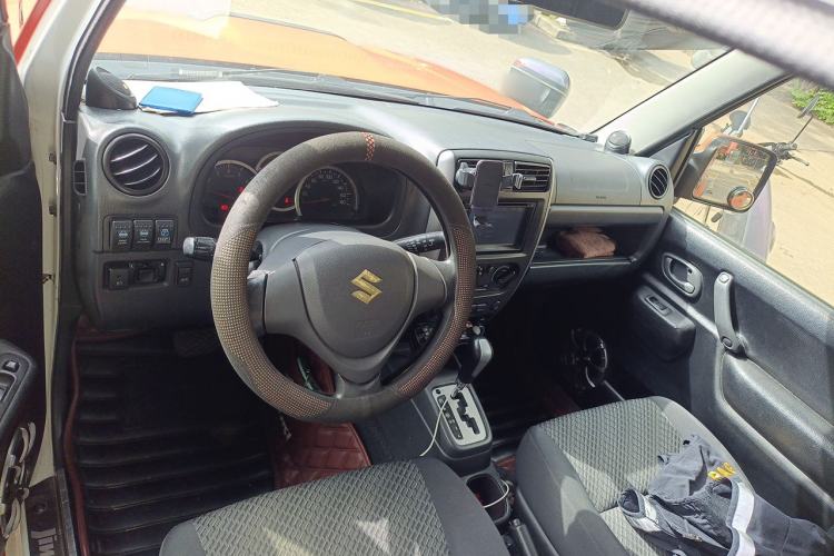 Used Suzuki Jimny 2015 1.3 AT JLX Center Console