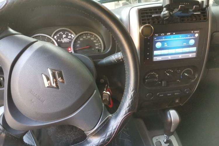 Used Suzuki Jimny 2015 1.3 AT JLX Center Console