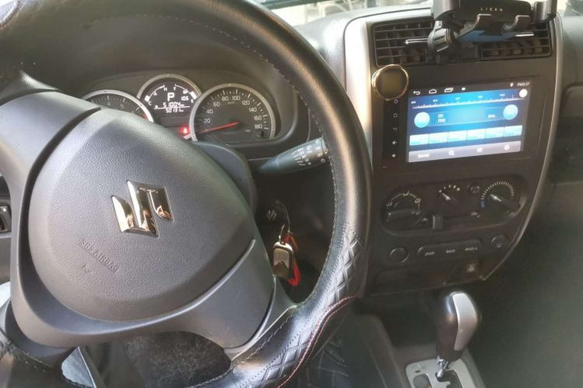 Used Suzuki Jimny 2015 1.3 AT JLX Center Console