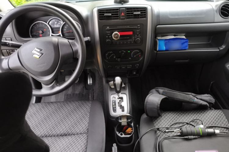 Used Suzuki Jimny 2015 1.3 AT JLX Center Console