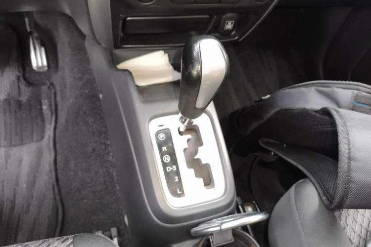 Used Suzuki Jimny 2015 1.3 AT JLX Gear Lever