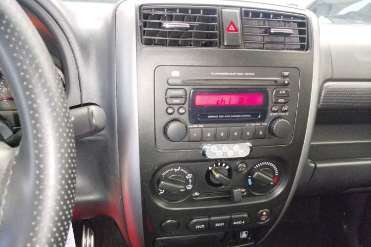 Used Suzuki Jimny 2015 1.3 AT JLX Audio And AC Panel
