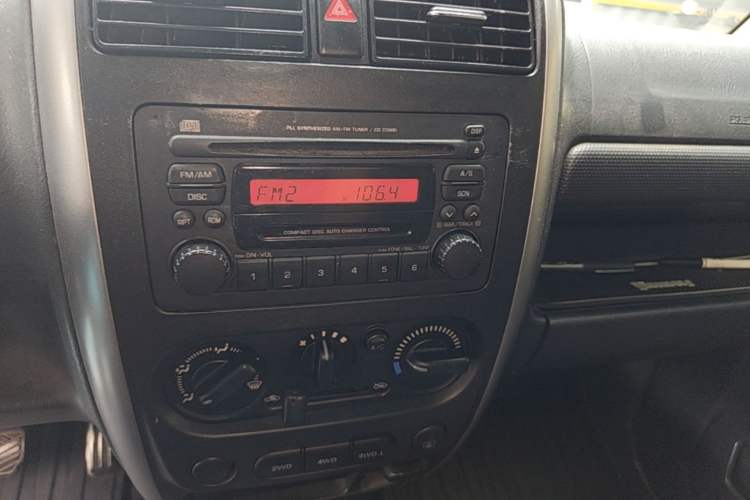 Used Suzuki Jimny 2015 1.3 AT JLX Audio And AC Panel