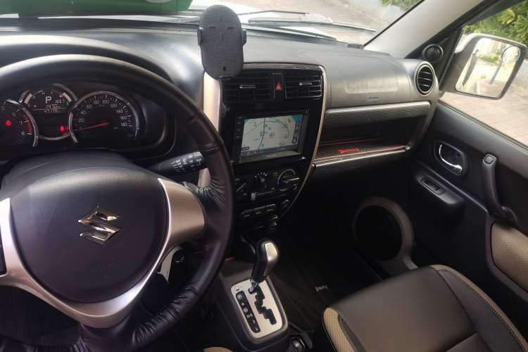 Used Suzuki Jimny 2015 1.3 AT Mode3 Navigation Edition Center Console