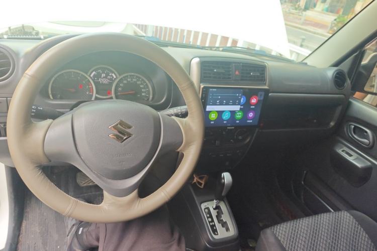 Used Suzuki Jimny 2015 1.3 AT JLX Center Console