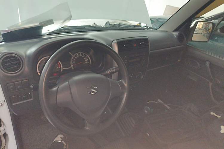 Used Suzuki Jimny 2015 1.3 MT JLX Center Console