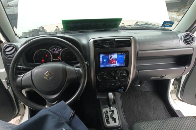 Used Suzuki Jimny 2015 1.3 AT JLX Center Console