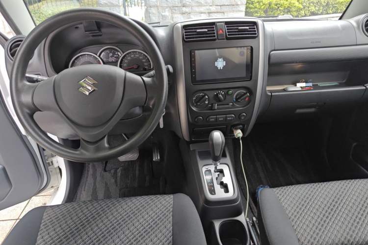 Used Suzuki Jimny 2015 1.3 AT JLX Center Console