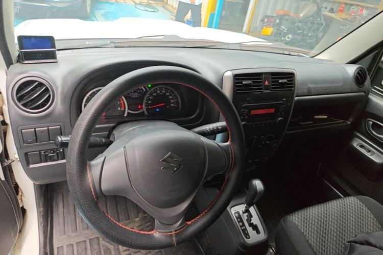 Used Suzuki Jimny 2015 1.3 AT JLX Center Console