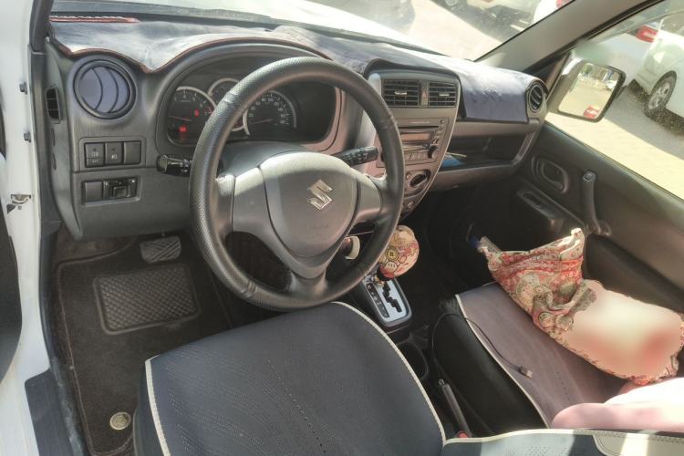 Used Suzuki Jimny 2015 1.3 AT JLX Center Console