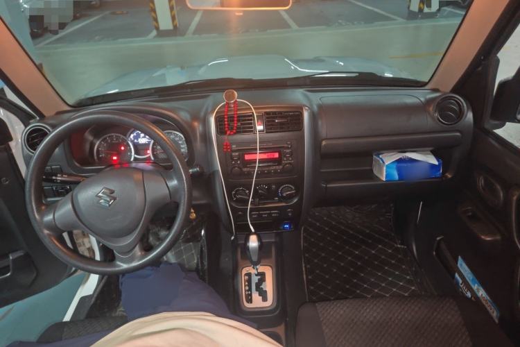Used Suzuki Jimny 2015 1.3 AT JLX Center Console