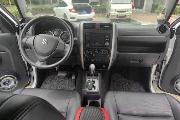 Used Suzuki Jimny 2015 1.3 AT JLX Center Console