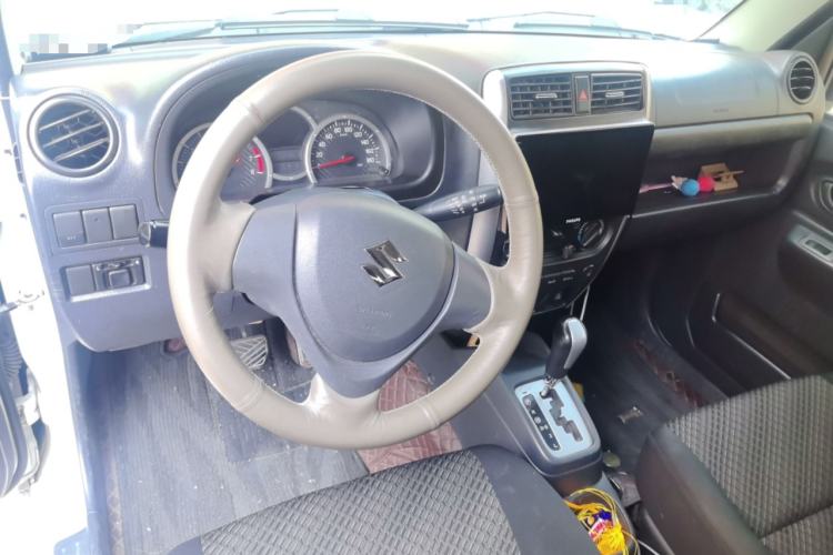 Used Suzuki Jimny 2015 1.3 AT JLX Center Console