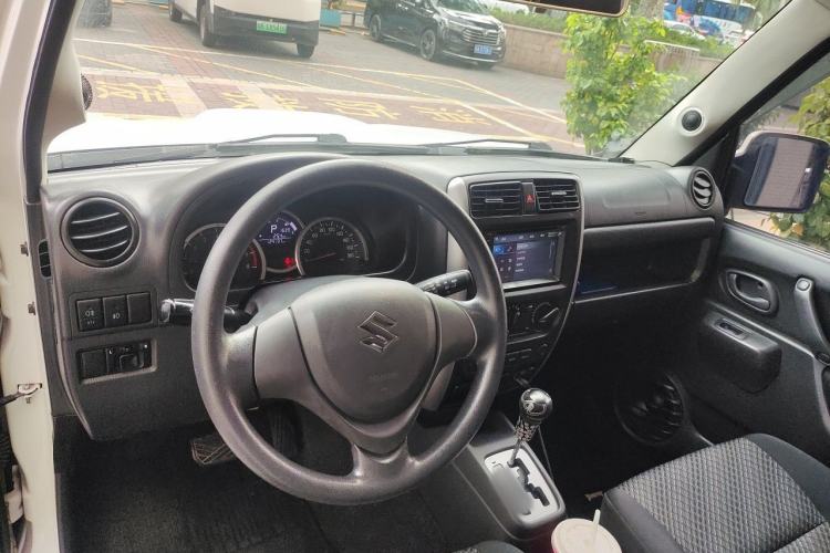 Used Suzuki Jimny 2015 1.3L AT JLX Navigation Edition Center Console