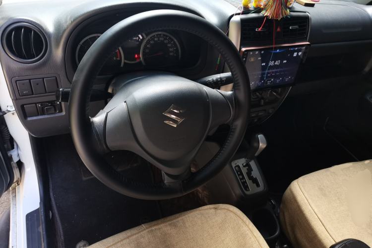 Used Suzuki Jimny 2015 1.3 AT JLX Center Console