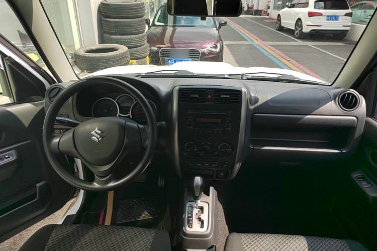 Used Suzuki Jimny 2015 1.3 AT JLX Center Console