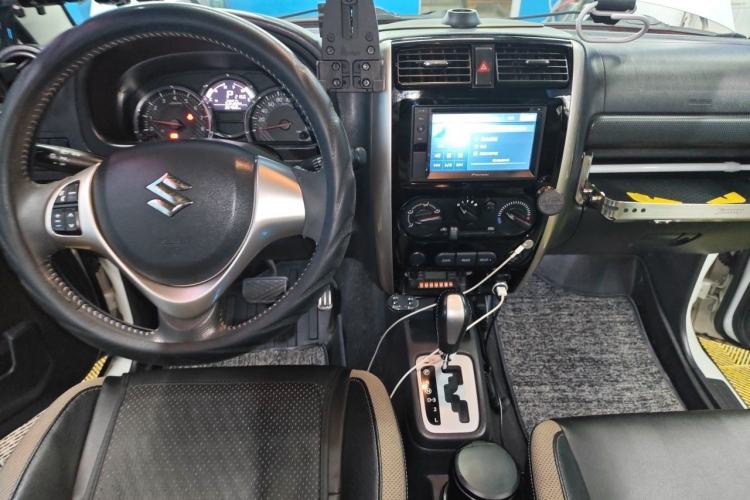 Used Suzuki Jimny 2015 1.3 AT Mode3 Navigation Edition Center Console