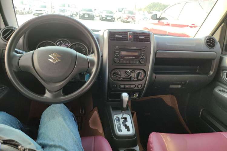 Used Suzuki Jimny 2015 1.3 AT JLX Center Console