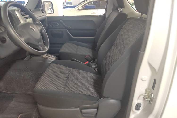 Used Suzuki Jimny 2015 1.3L AT JLX Navigation Edition Driver Seat