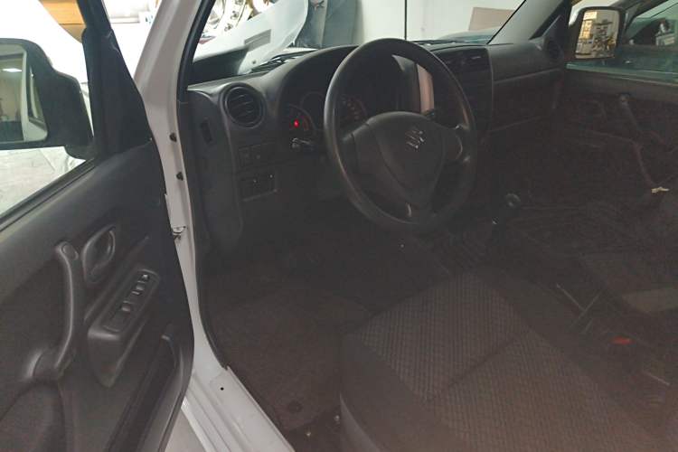 Used Suzuki Jimny 2015 1.3 MT JLX Driver Seat