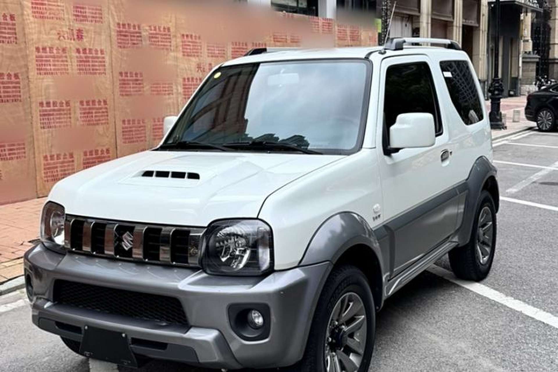 Used Suzuki Jimny 2015 1.3 AT Mode3 Navigation Edition Front Left 45 Deg