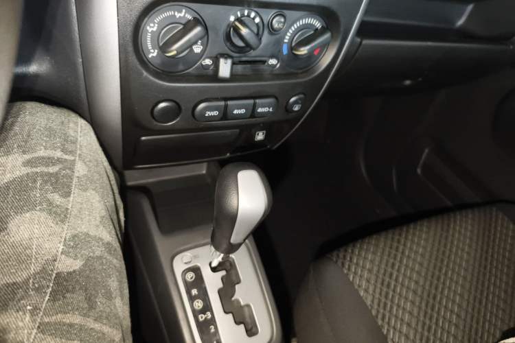 Used Suzuki Jimny 2015 1.3L AT JLX Navigation Edition Gear Lever