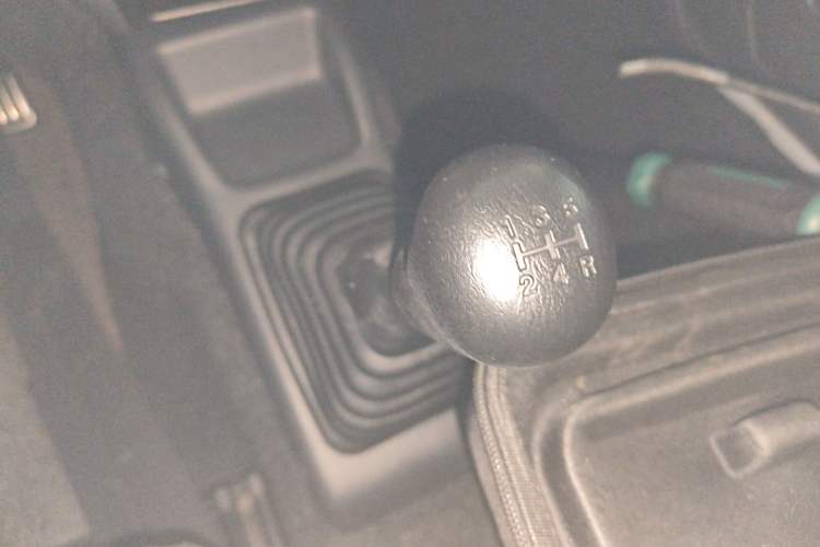 Used Suzuki Jimny 2015 1.3 MT JLX Gear Lever