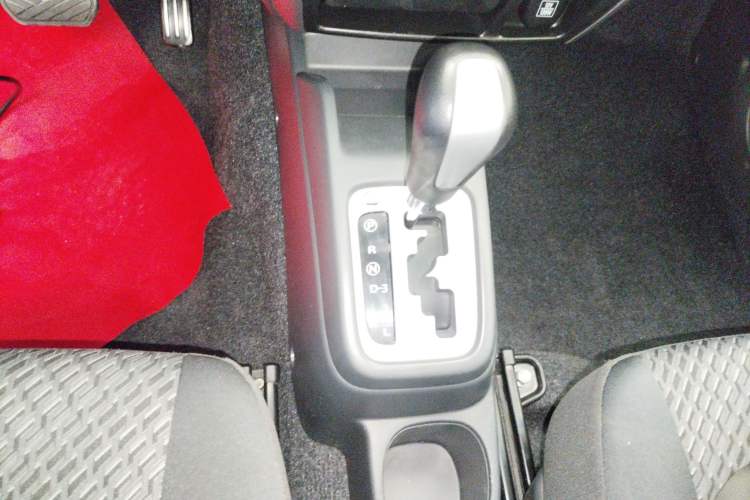 Used Suzuki Jimny 2015 1.3 AT JLX Gear Lever