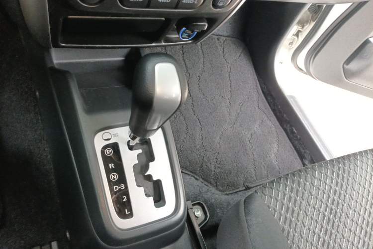 Used Suzuki Jimny 2015 1.3 AT JLX Gear Lever