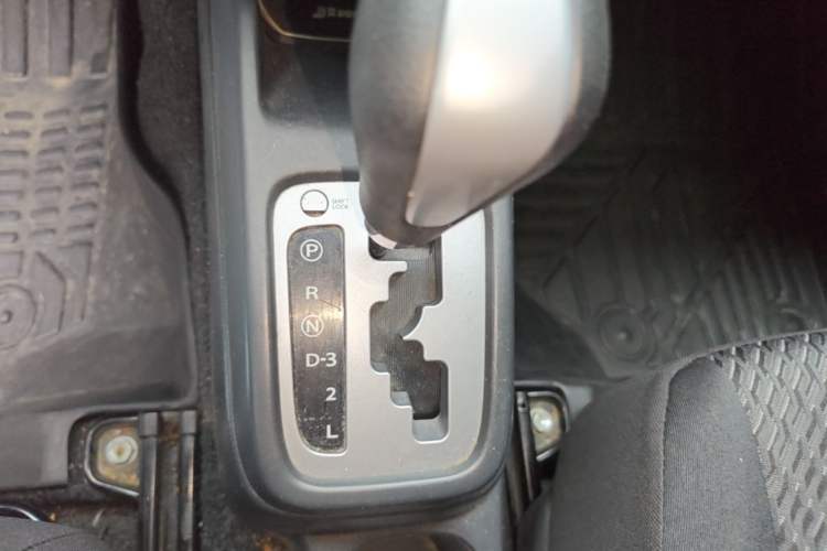 Used Suzuki Jimny 2015 1.3 AT JLX Gear Lever