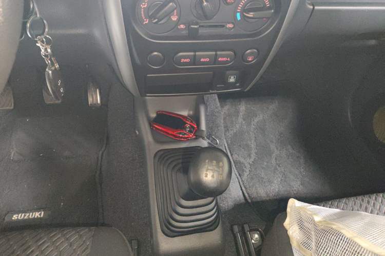 Used Suzuki Jimny 2015 1.3 MT JLX Gear Lever