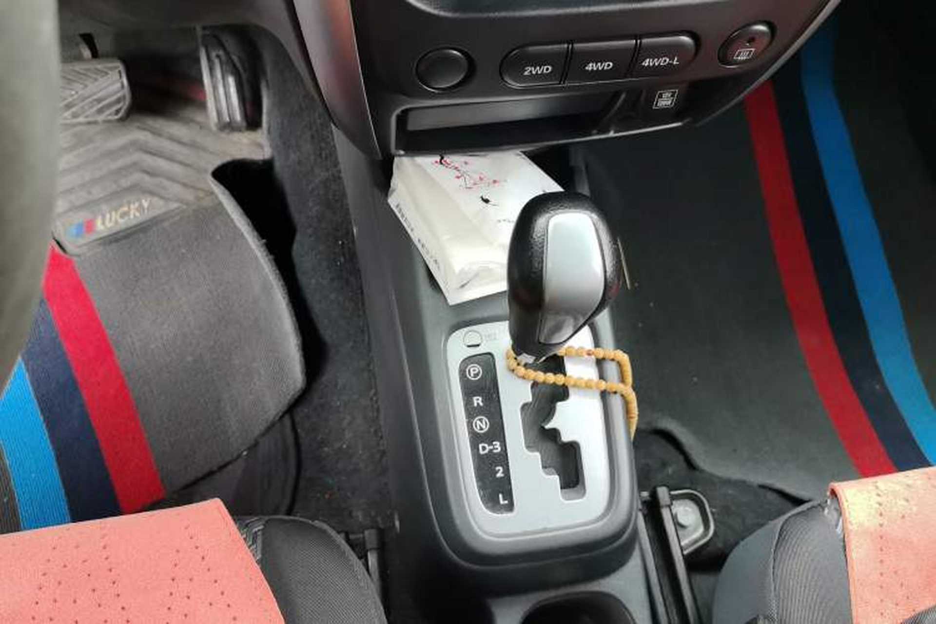 Used Suzuki Jimny 2015 1.3 AT JLX Gear Lever