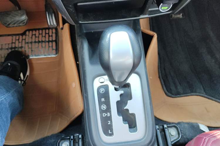 Used Suzuki Jimny 2015 1.3 AT JLX Gear Lever