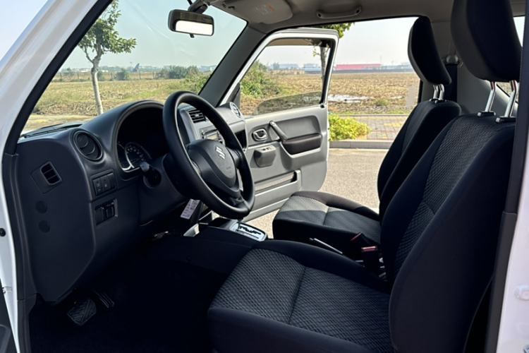 Used Suzuki Jimny 2015 1.3 AT JLX Interior 1