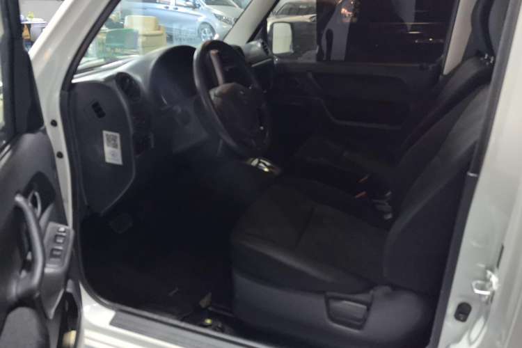 Used Suzuki Jimny 2015 1.3 AT JLX Interior 2