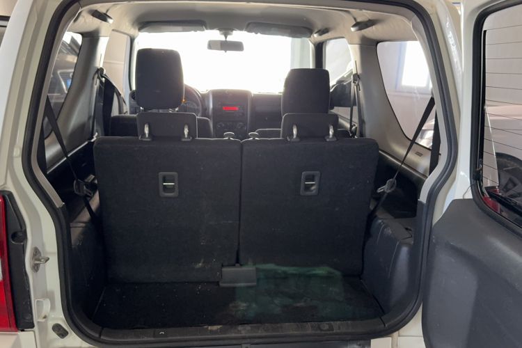 Used Suzuki Jimny 2015 1.3 AT JLX Interior 3