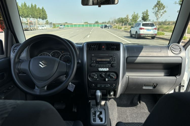 Used Suzuki Jimny 2015 1.3 AT JLX Interior 3