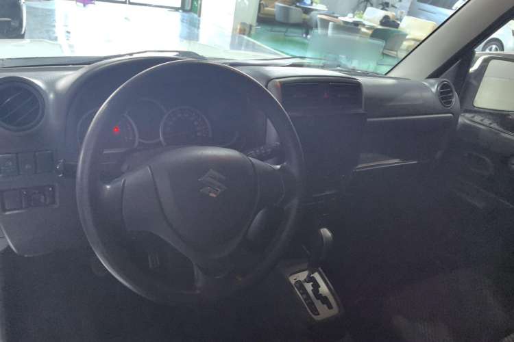 Used Suzuki Jimny 2015 1.3 AT JLX Interior 3