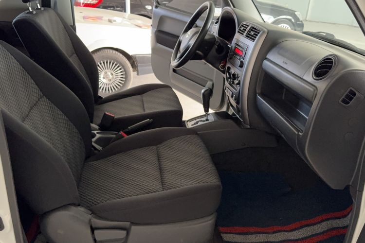 Used Suzuki Jimny 2015 1.3 AT JLX Interior 4