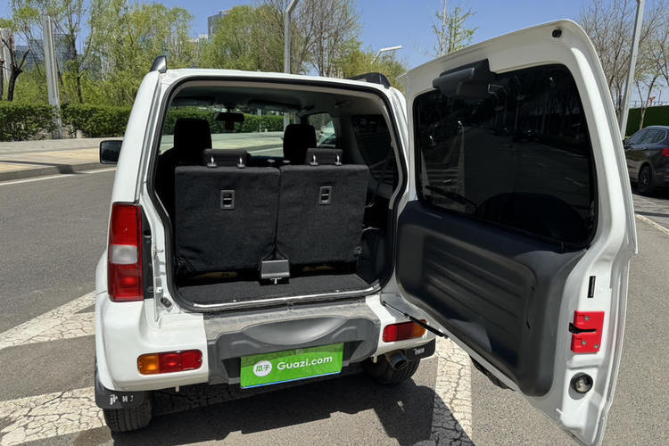 Used Suzuki Jimny 2015 1.3 AT JLX Interior 4