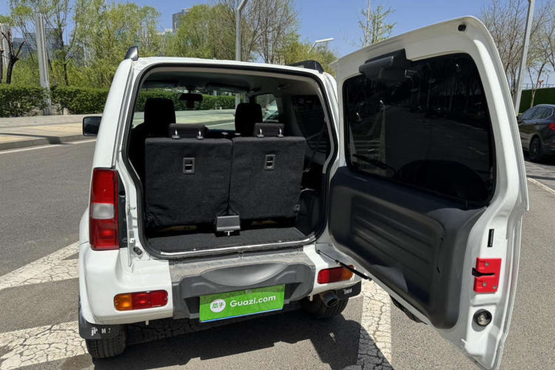 Used Suzuki Jimny 2015 1.3 AT JLX Interior 4