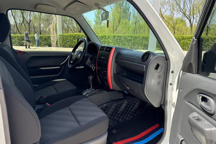 Used Suzuki Jimny 2015 1.3 AT JLX Interior 7