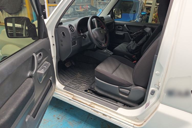 Used Suzuki Jimny 2015 1.3 AT JLX Left Front Seat